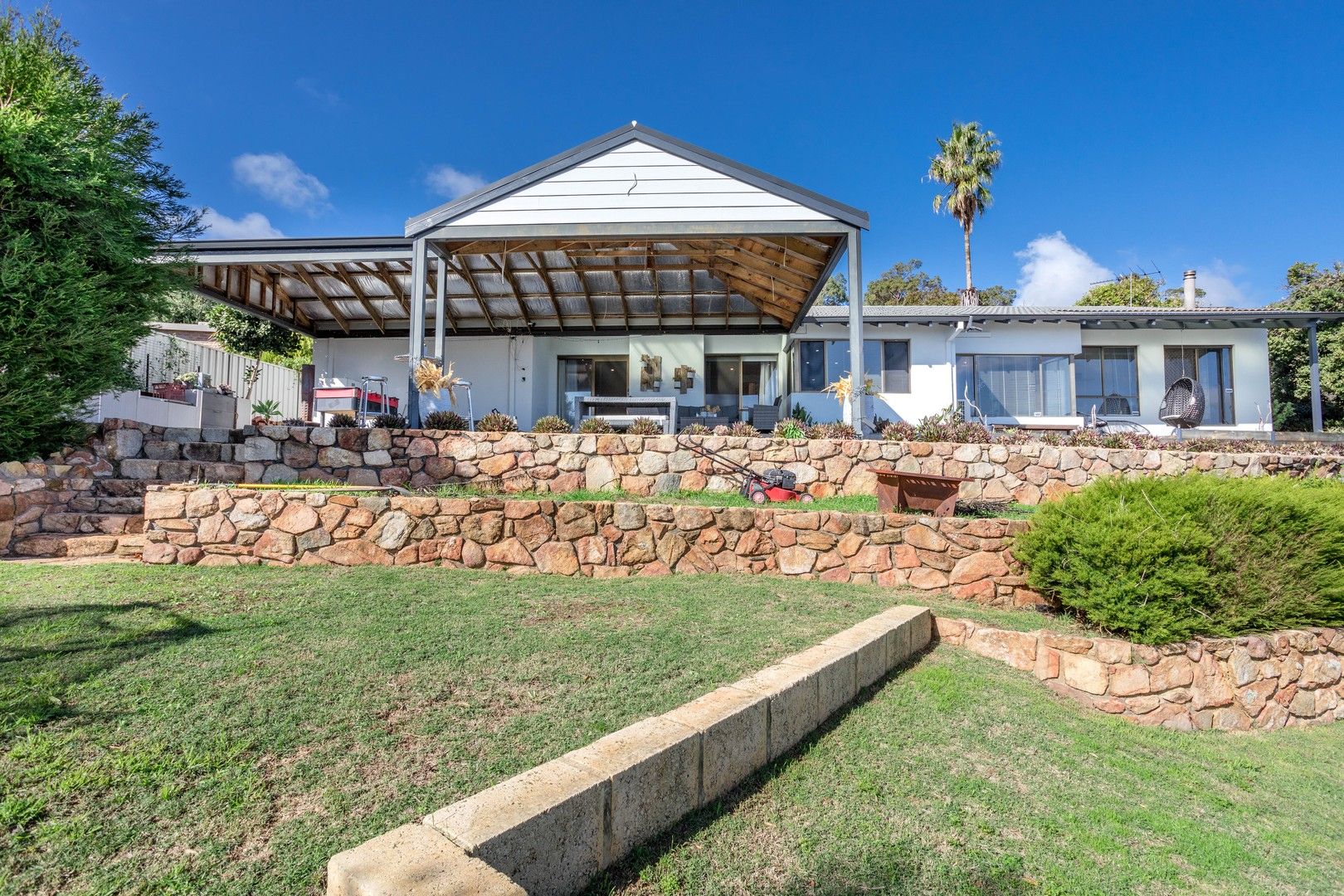 4 bedrooms House in 3 Kundyl Court KELMSCOTT WA, 6111