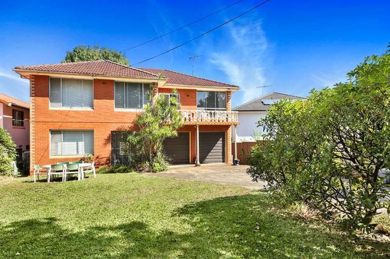 776 Henry Lawson Drive, Picnic Point NSW 2213