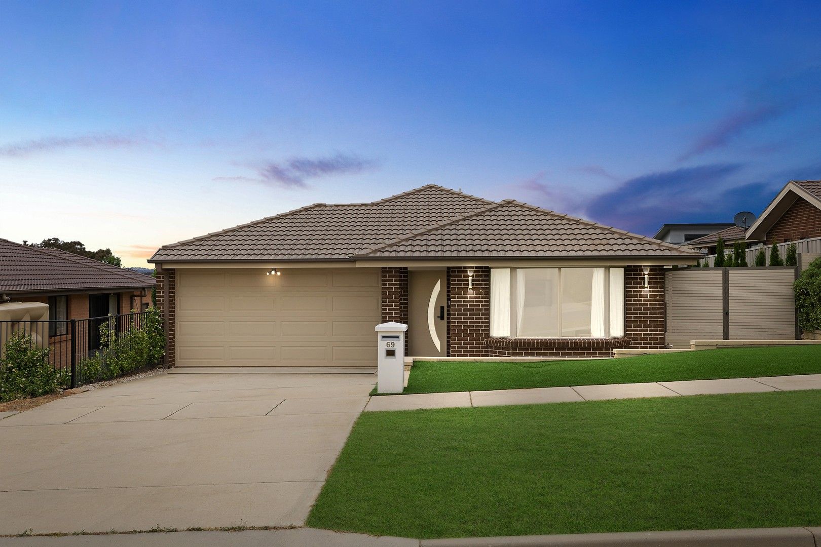 4 bedrooms House in 69 Essie Coffey Street BONNER ACT, 2914