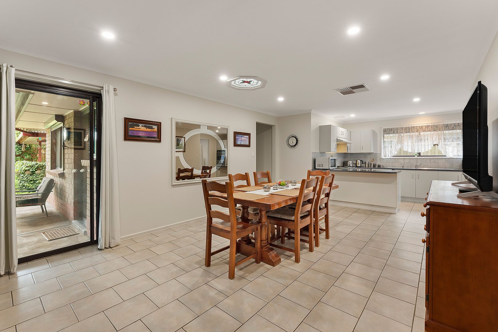 18 Wesley Court, Salisbury Plain SA 5109, Image 2