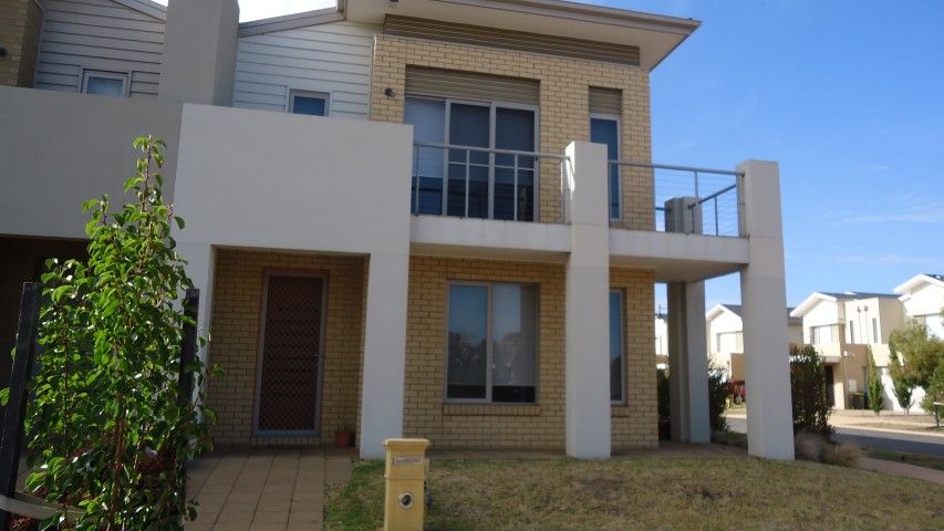 3 bedrooms Townhouse in 2 Broadbeach Circuit POINT COOK VIC, 3030