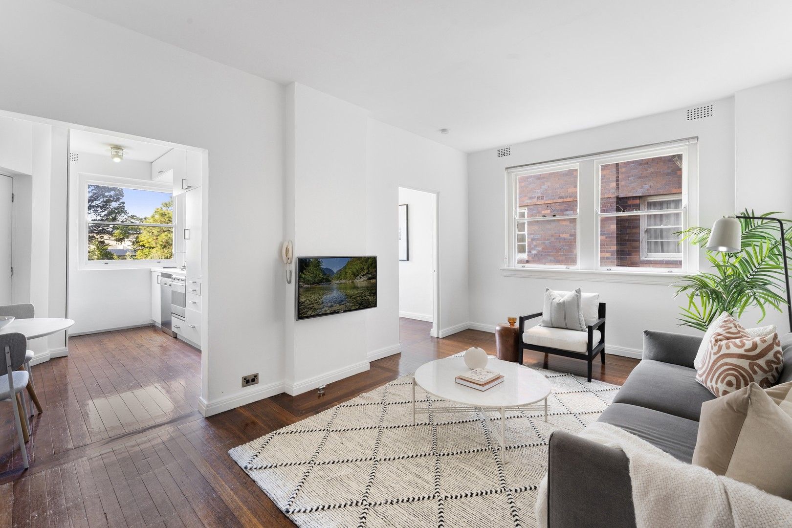2 bedrooms Apartment / Unit / Flat in 4/80 Drumalbyn Road BELLEVUE HILL NSW, 2023