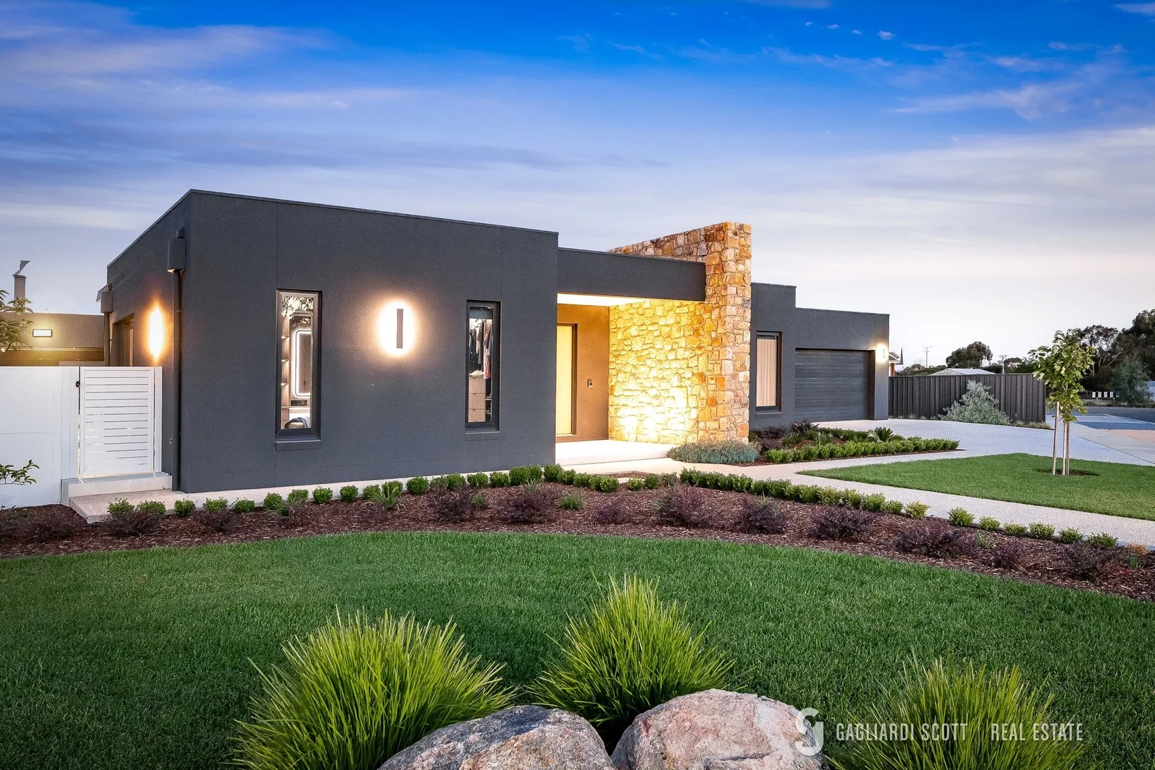 31 Lomandra Drive, Kialla VIC 3631