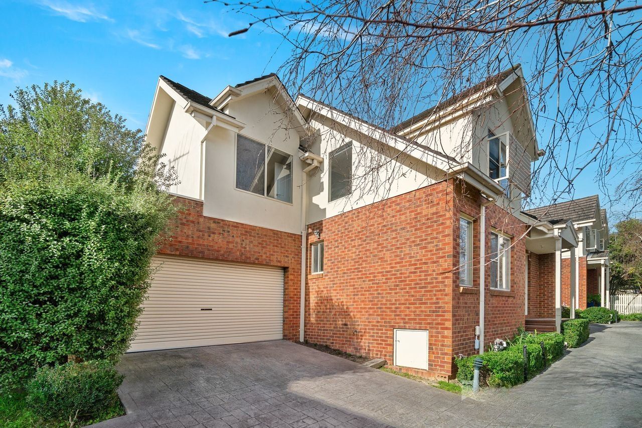 3 bedrooms House in 2/8 Roger Street DONCASTER EAST VIC, 3109