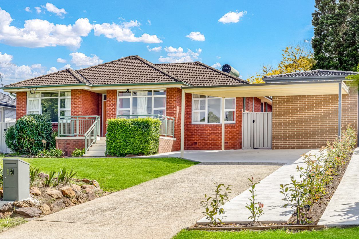 4 bedrooms House in 19 Wyldwood Crescent BAULKHAM HILLS NSW, 2153