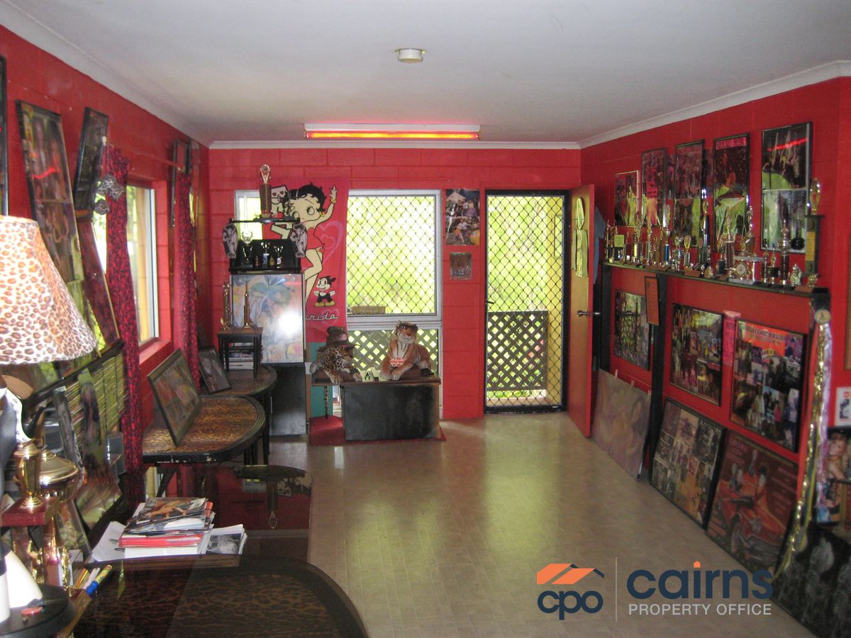 8/118 Pease Street, Manoora QLD 4870 Domain