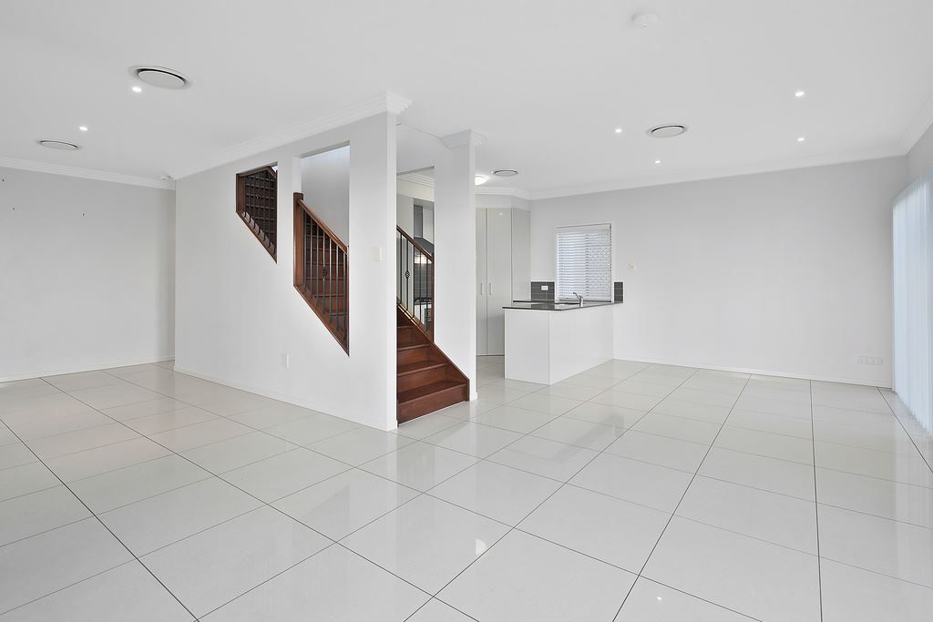 33 Tall Trees Circuit, Wakerley QLD 4154, Image 2