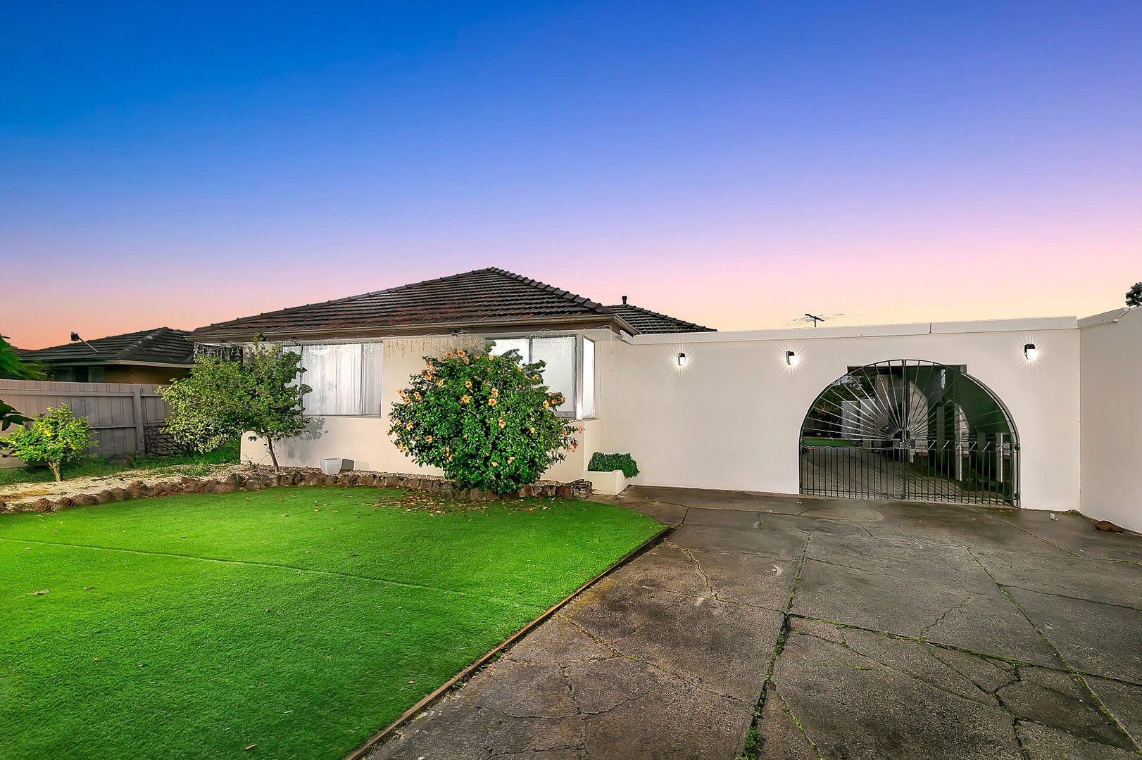 3 bedrooms House in 19 Selwyn avenue CRAIGIEBURN VIC, 3064
