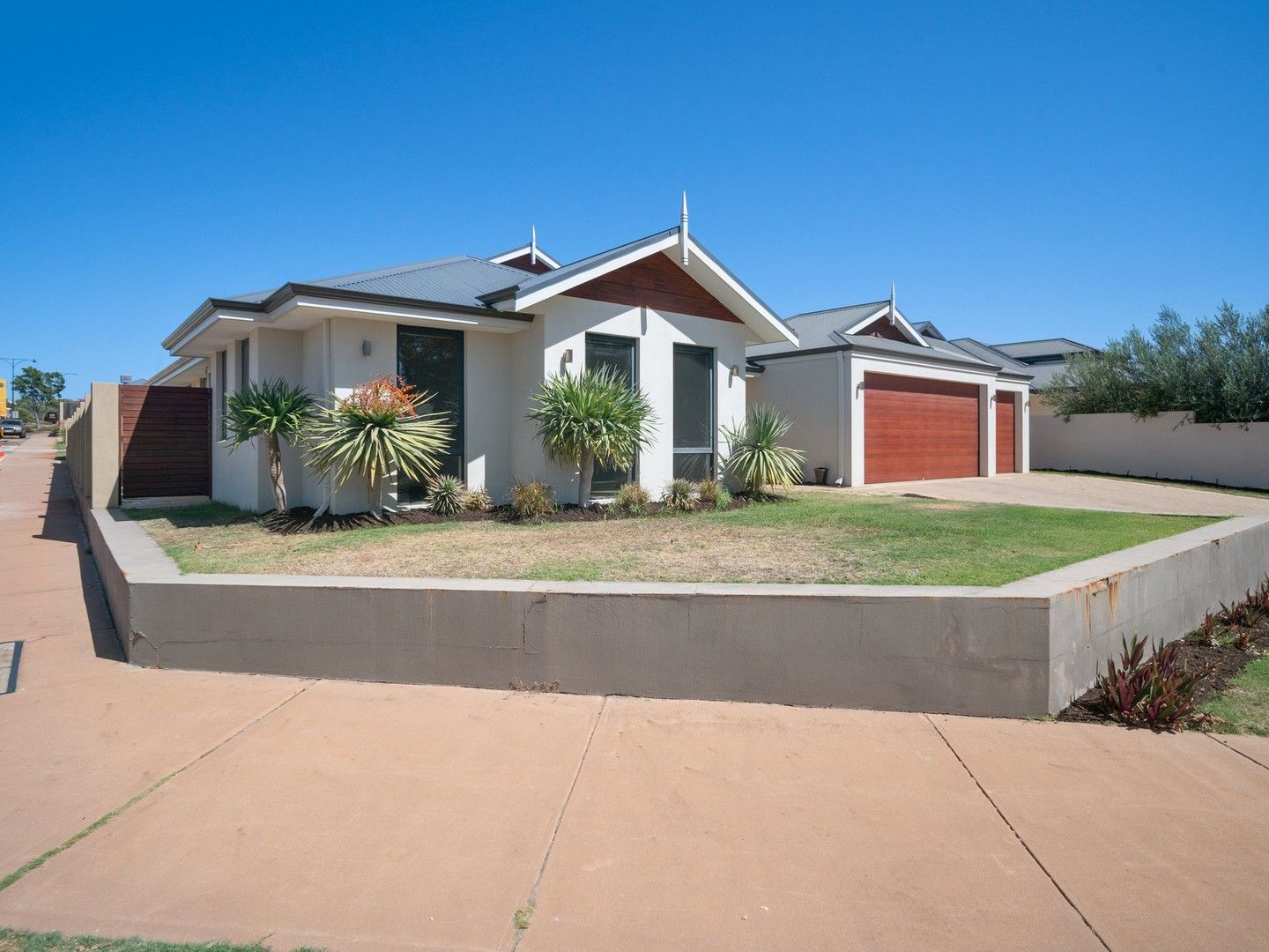 4 bedrooms House in 1 Tatton Way THE VINES WA, 6069