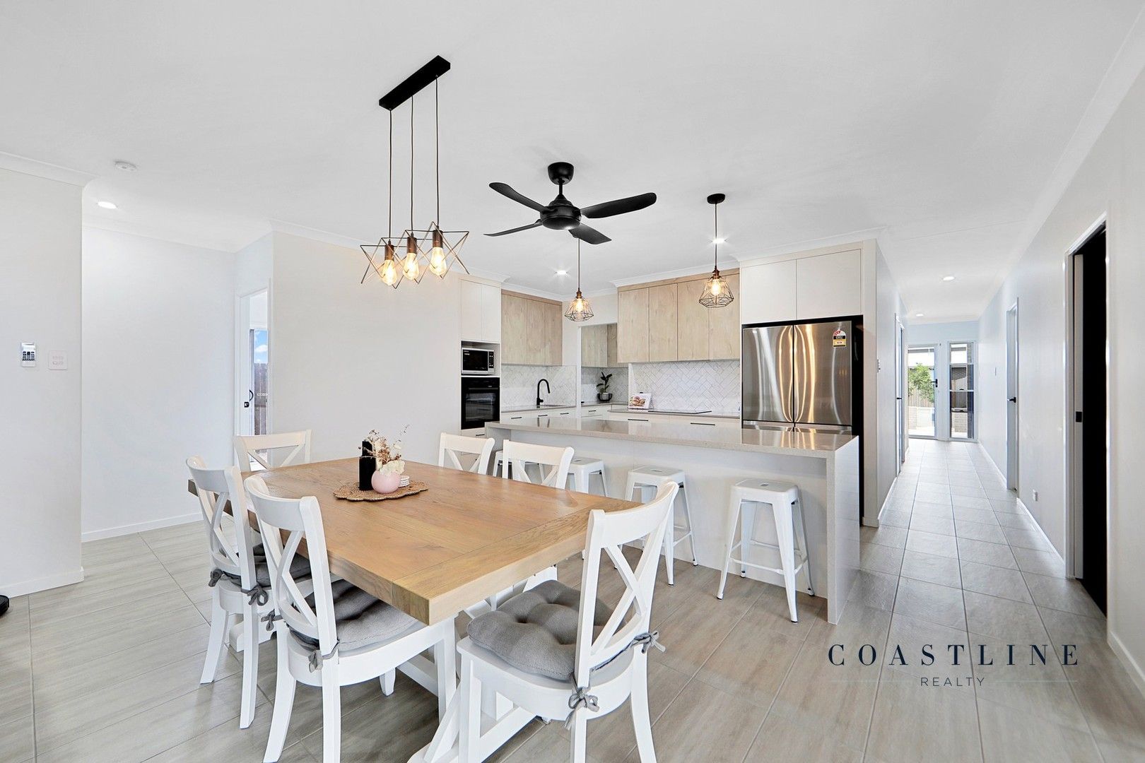 4 bedrooms House in 9 Pelican Drive BARGARA QLD, 4670
