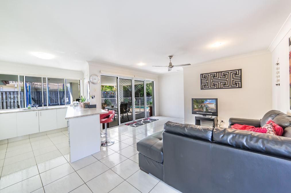 8 Williams Place, Pacific Pines QLD 4211, Image 1