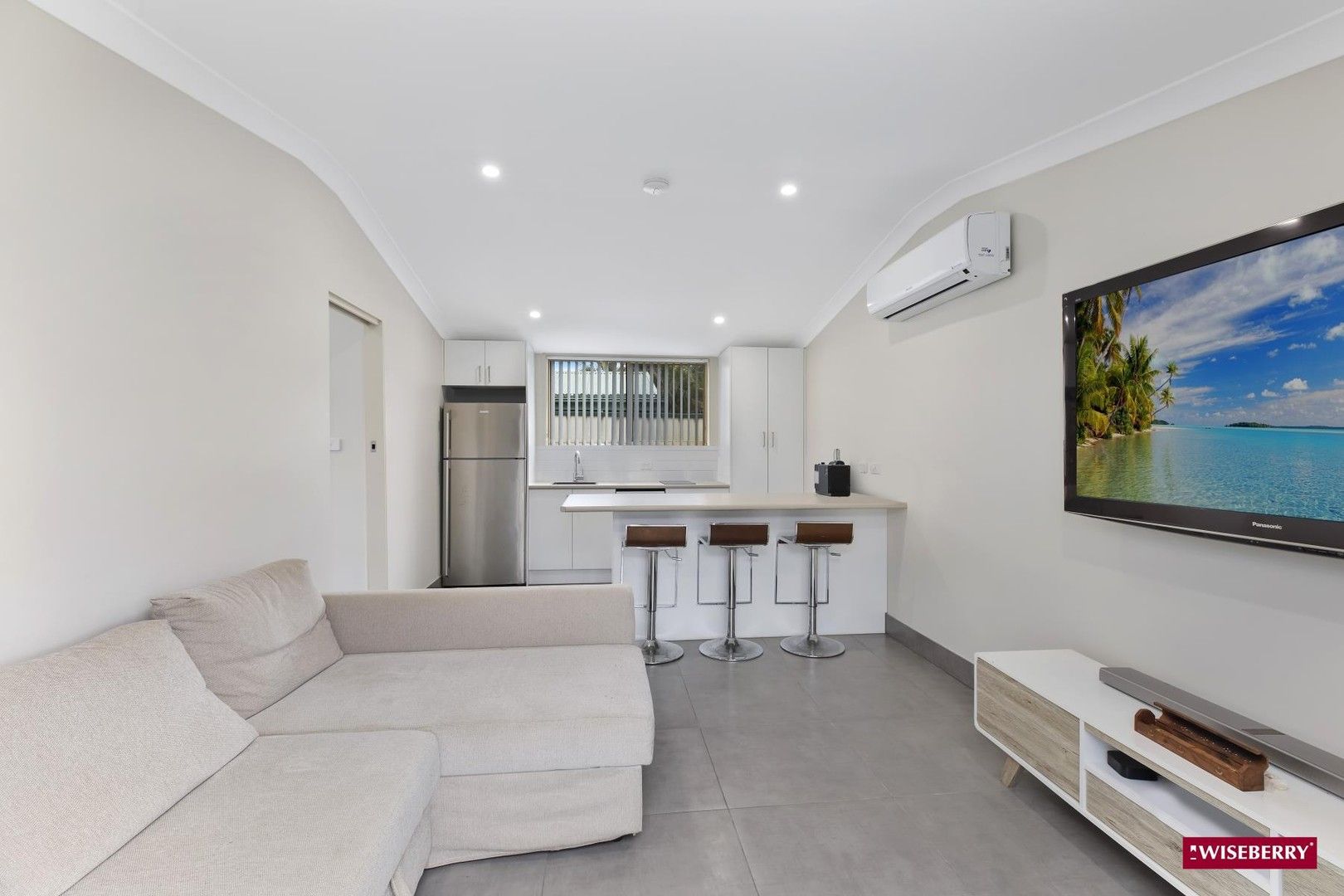 1 bedrooms Apartment / Unit / Flat in 34a Watkin Avenue WOY WOY NSW, 2256