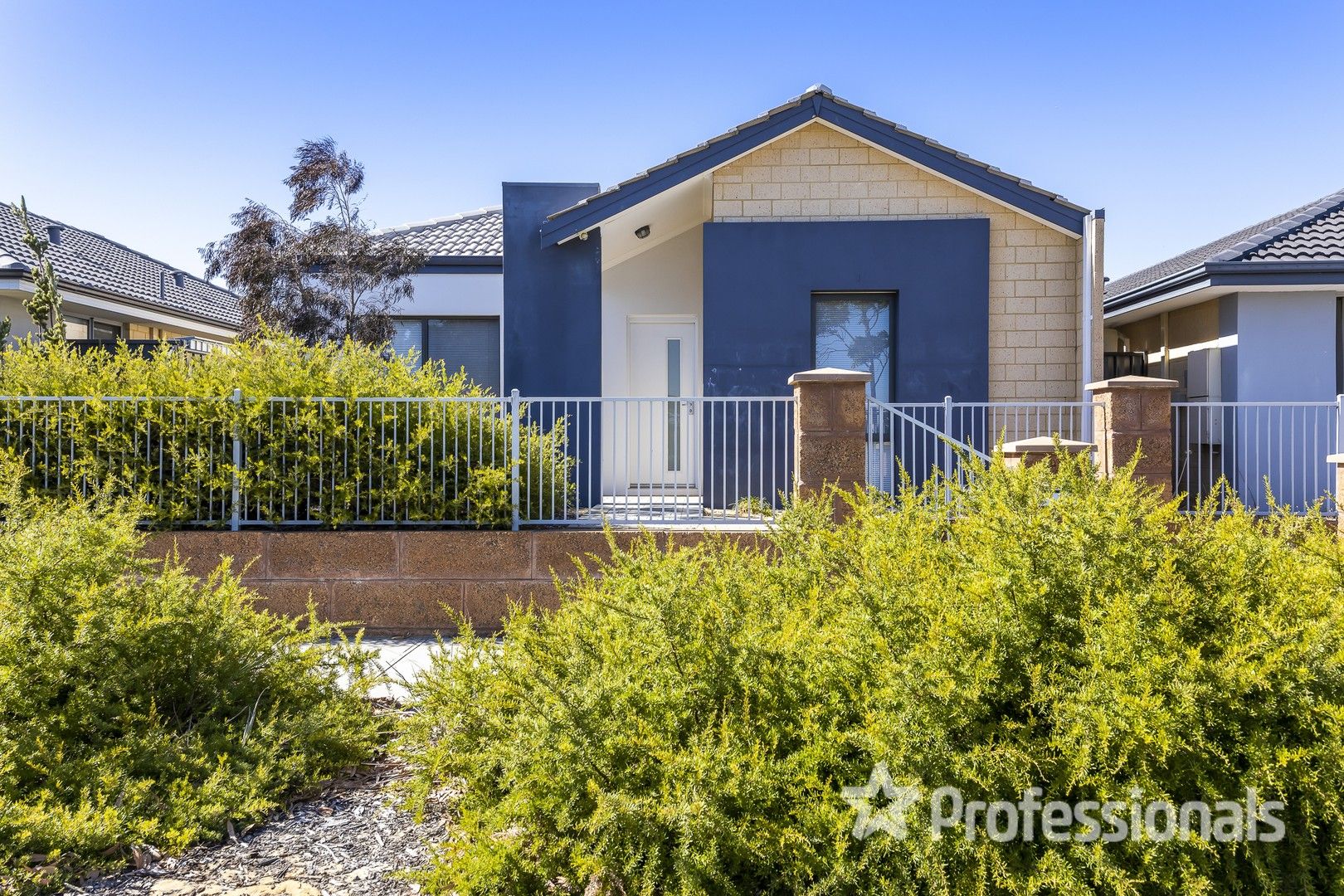 4 bedrooms House in 193 Grandis Boulevard BANKSIA GROVE WA, 6031