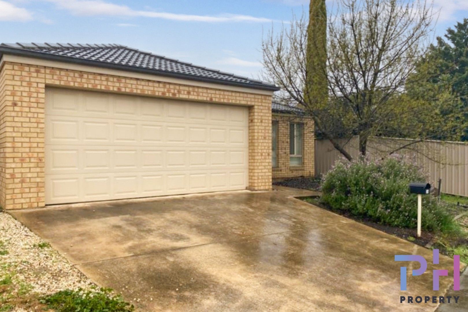 3 bedrooms Townhouse in 2A Symonds Street GOLDEN SQUARE VIC, 3555