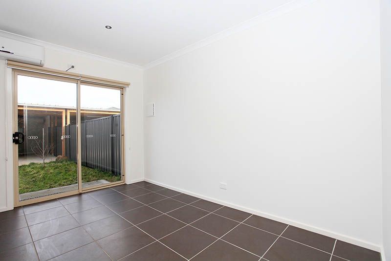 8/29 Ardsley Circuit, Craigieburn VIC 3064, Image 2