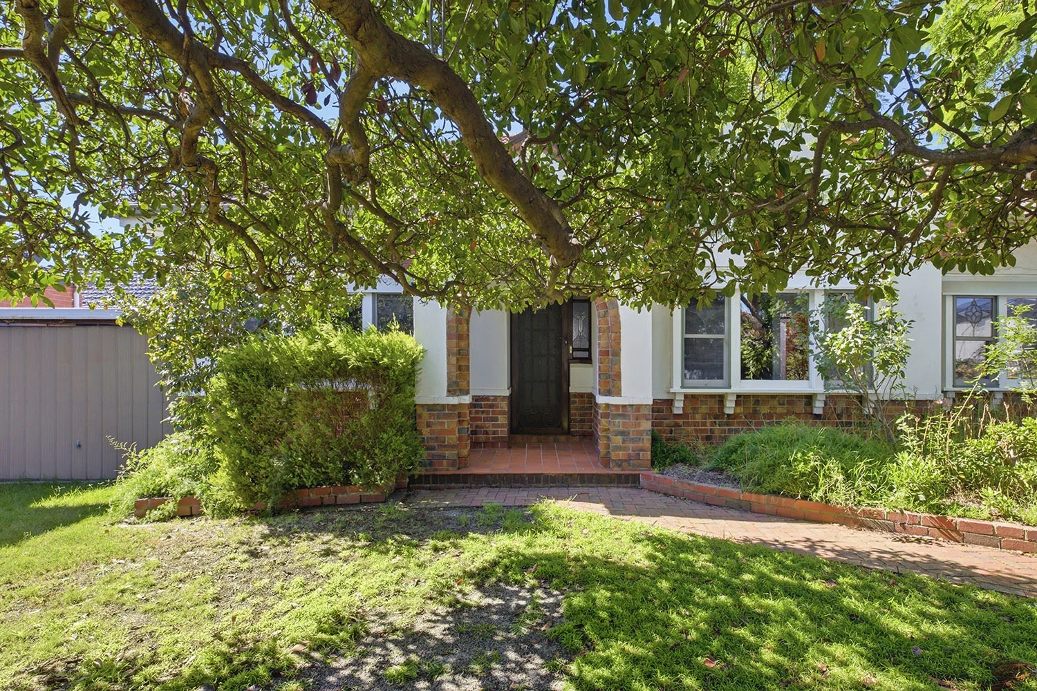 14 Wattle Grove, McKinnon VIC 3204