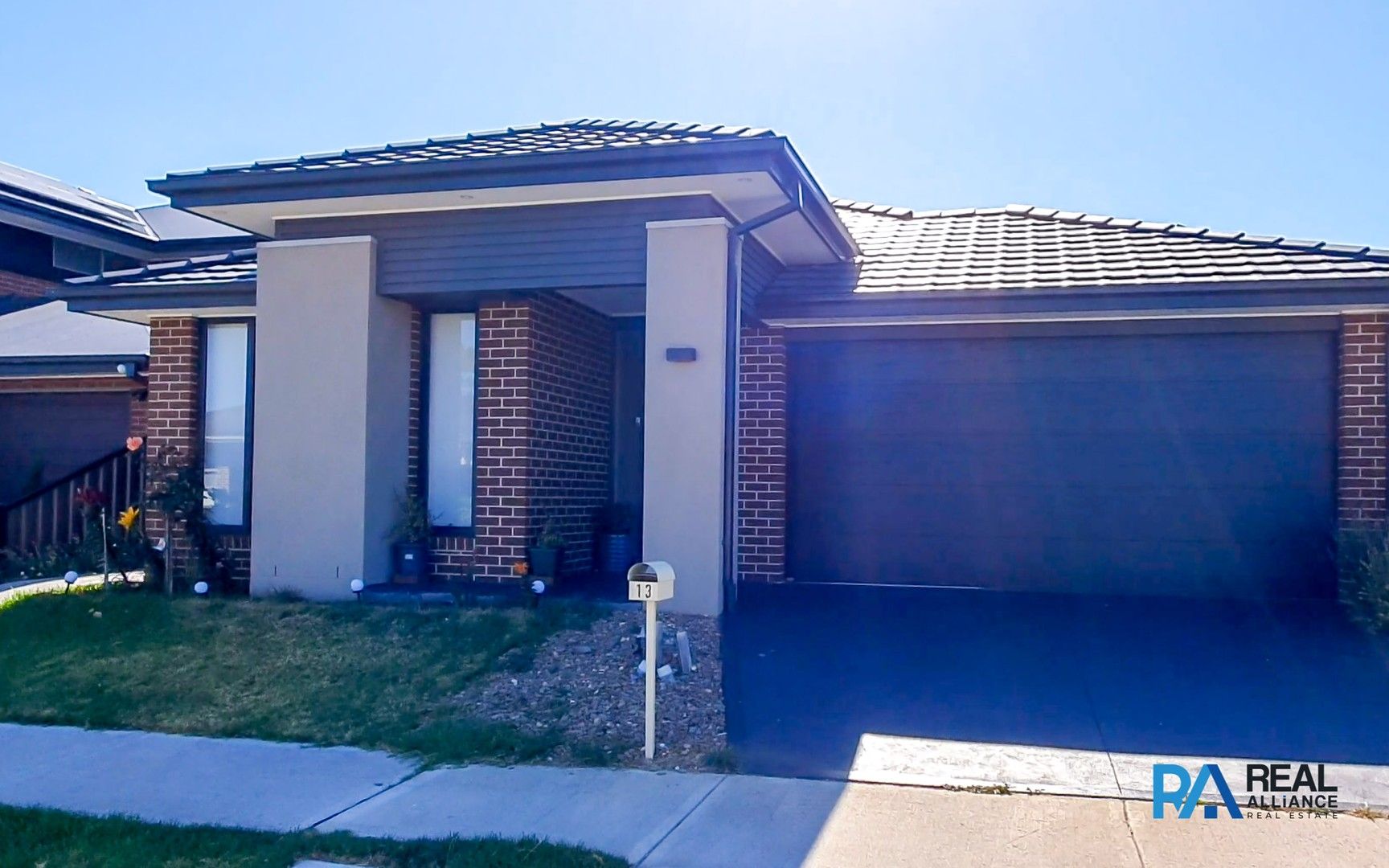 4 bedrooms House in 13 Mottlecah Circuit CRAIGIEBURN VIC, 3064