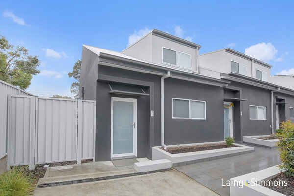 3 bedrooms Townhouse in 7/207 Targo Road GIRRAWEEN NSW, 2145