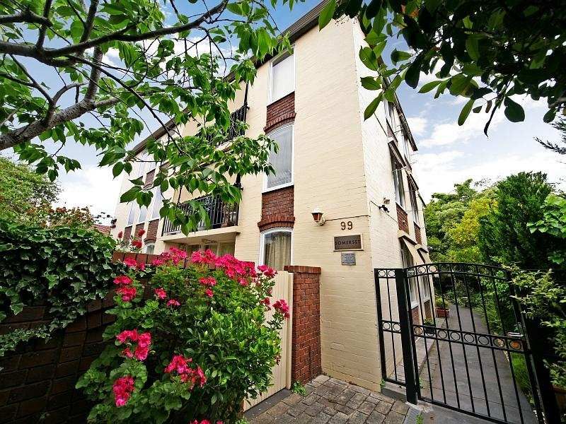 2 bedrooms Apartment / Unit / Flat in 3/99 Mathoura Road TOORAK VIC, 3142