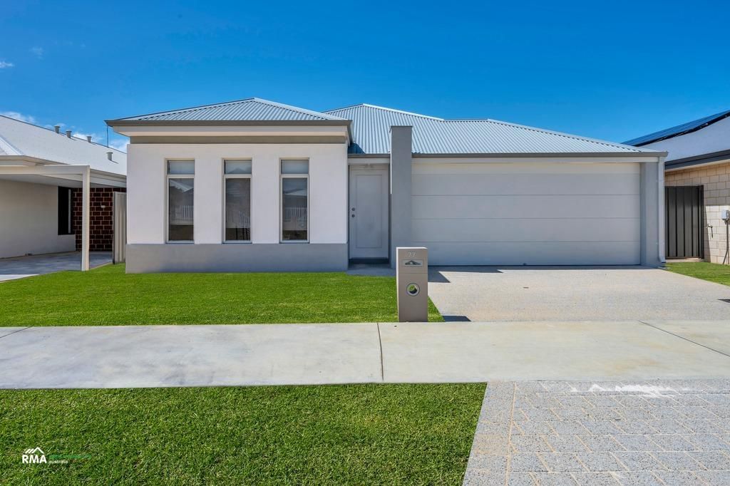 4 bedrooms House in 77 Alverstone Boulevard LAKELANDS WA, 6180