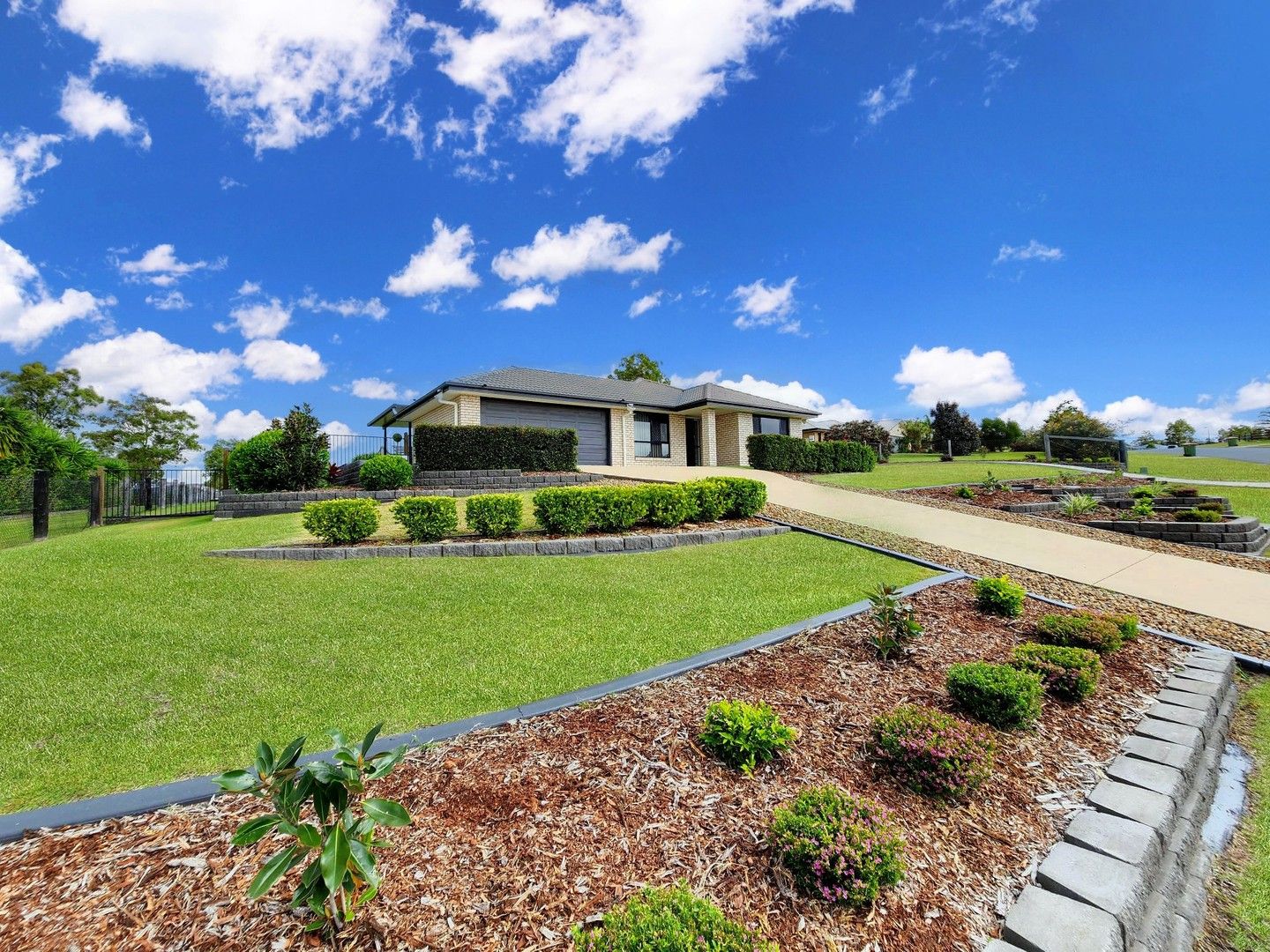 4 bedrooms House in 7 Westwood Crescent HATTON VALE QLD, 4341