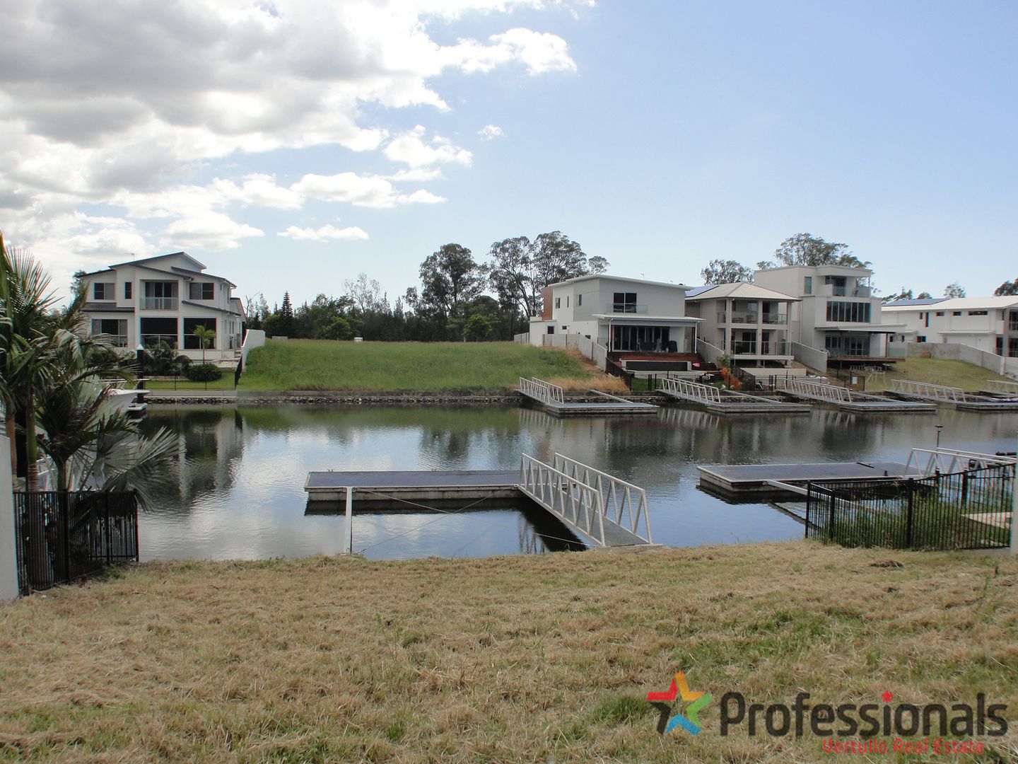 14 Harbourvue Court, Helensvale QLD 4212, Image 2