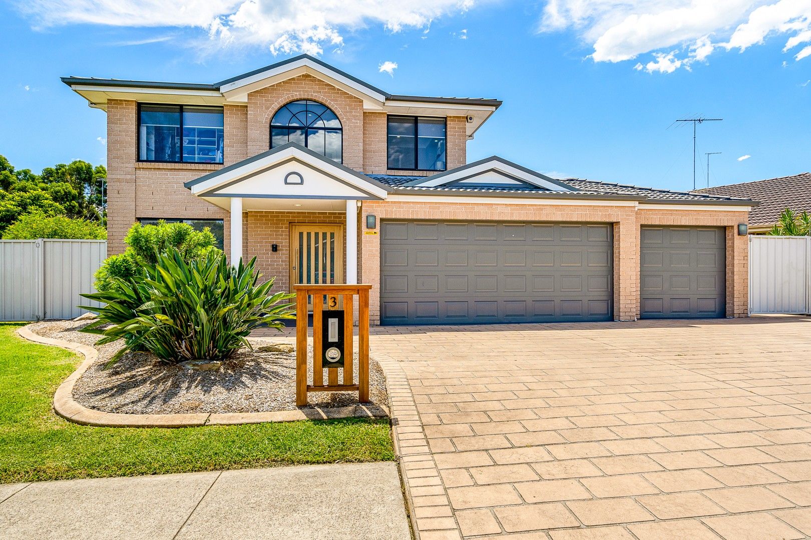 5 bedrooms House in 3 Loft Pl KELLYVILLE RIDGE NSW, 2155