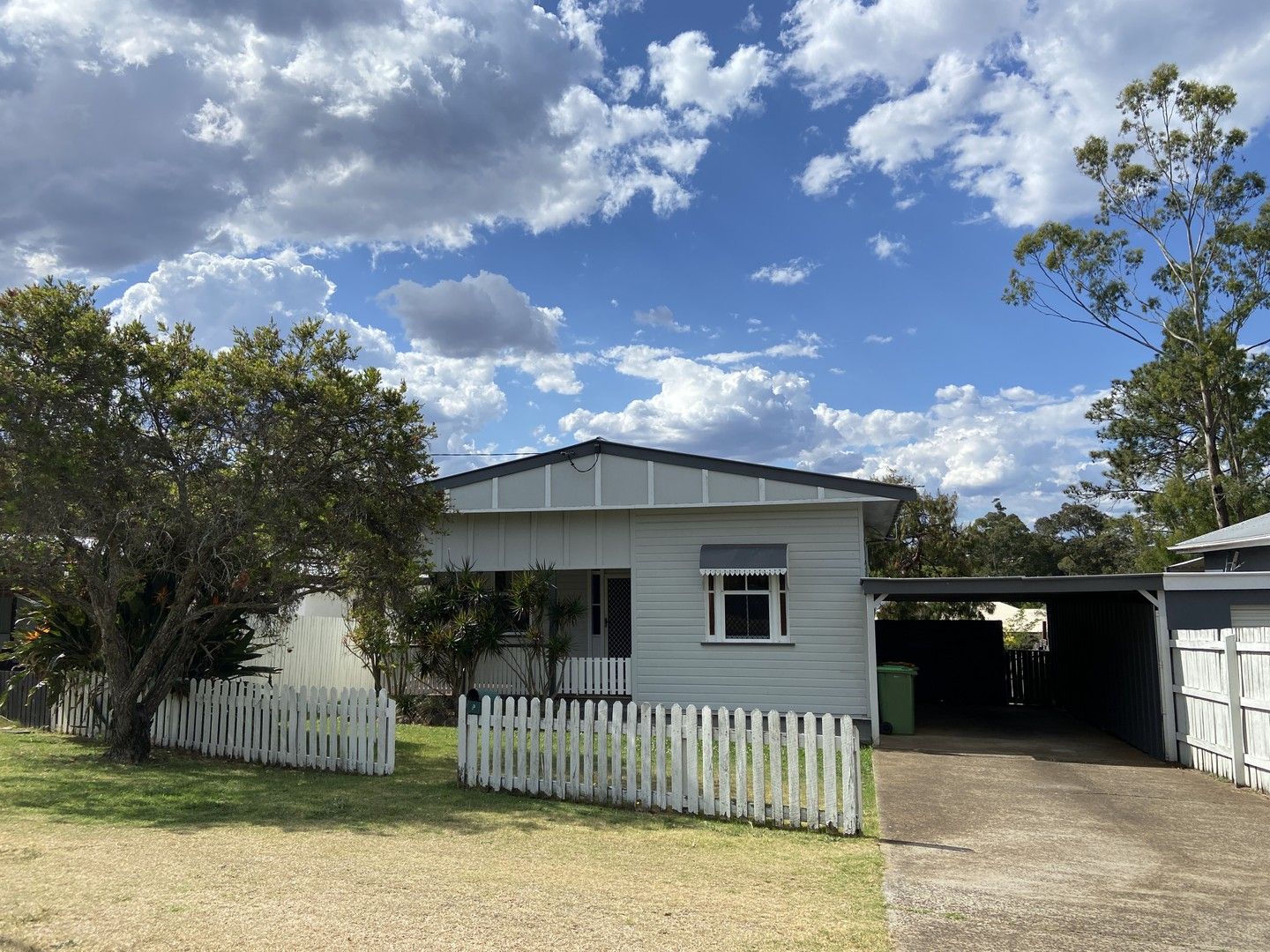 3 bedrooms House in 9 Swallow Court NEWTOWN QLD, 4350