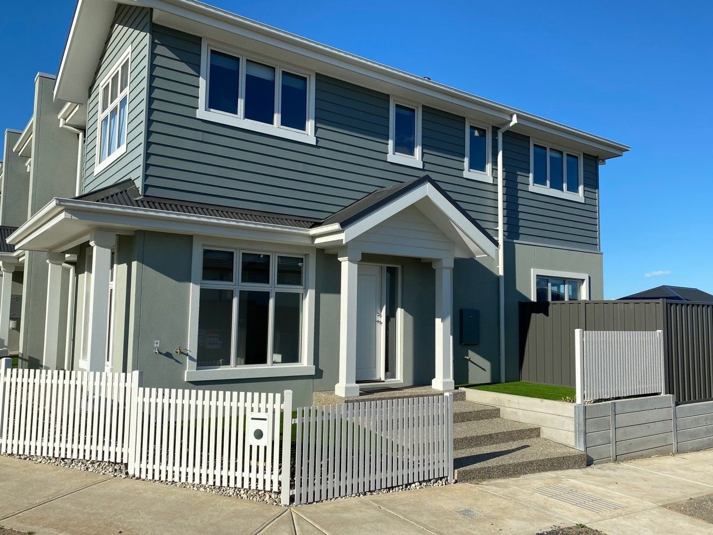 3 bedrooms House in 8 Splendour Lane BERWICK VIC, 3806