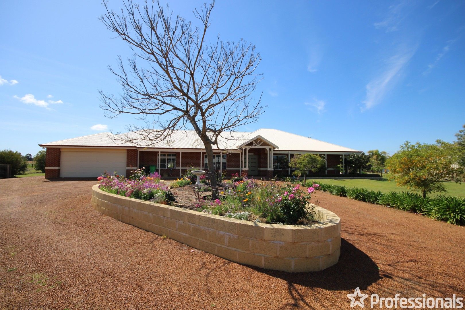 4 bedrooms House in 14 Macgregor Road ROELANDS WA, 6226