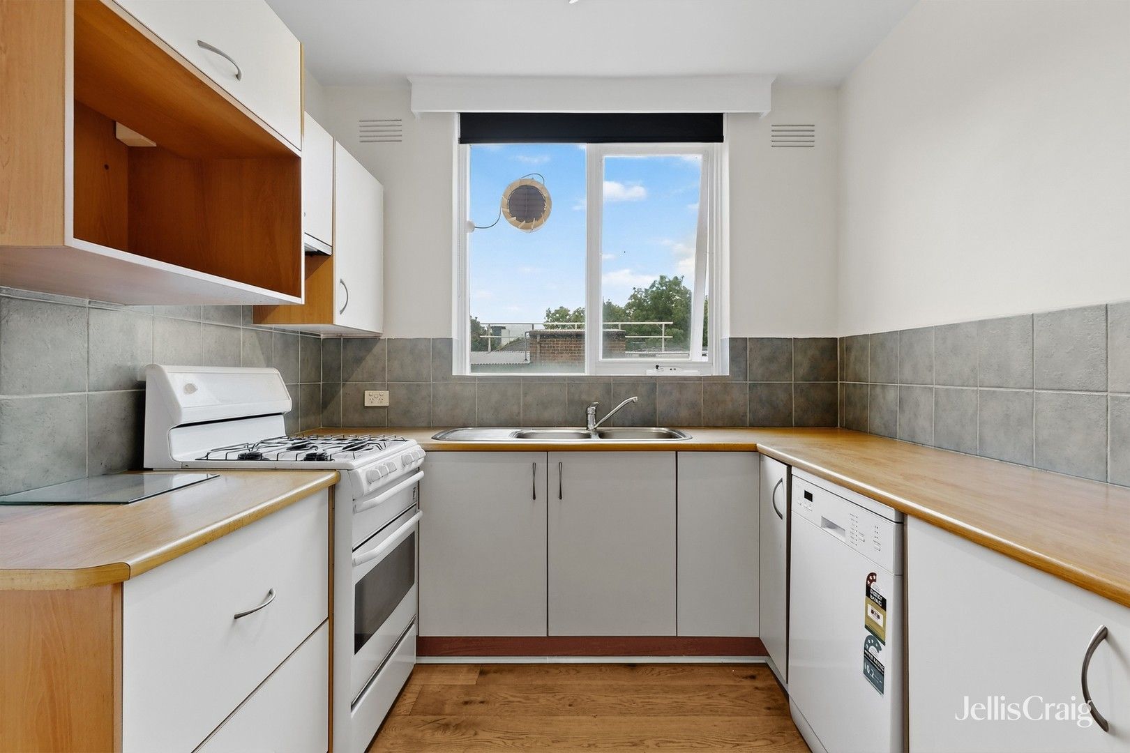 2 bedrooms Townhouse in 13/5-7 Mooltan Street TRAVANCORE VIC, 3032