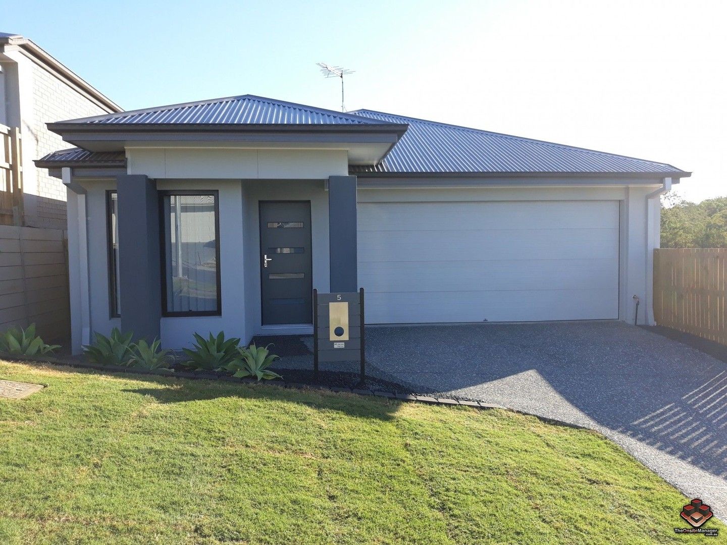 3 bedrooms House in 5 Daybreak Street SPRING MOUNTAIN QLD, 4300