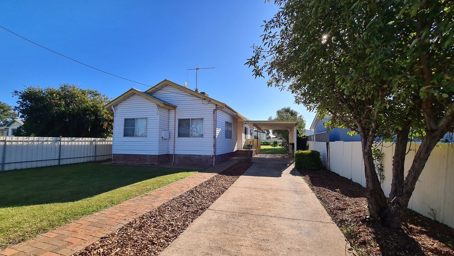 3 bedrooms House in 26 Grenfell Street PARKES NSW, 2870
