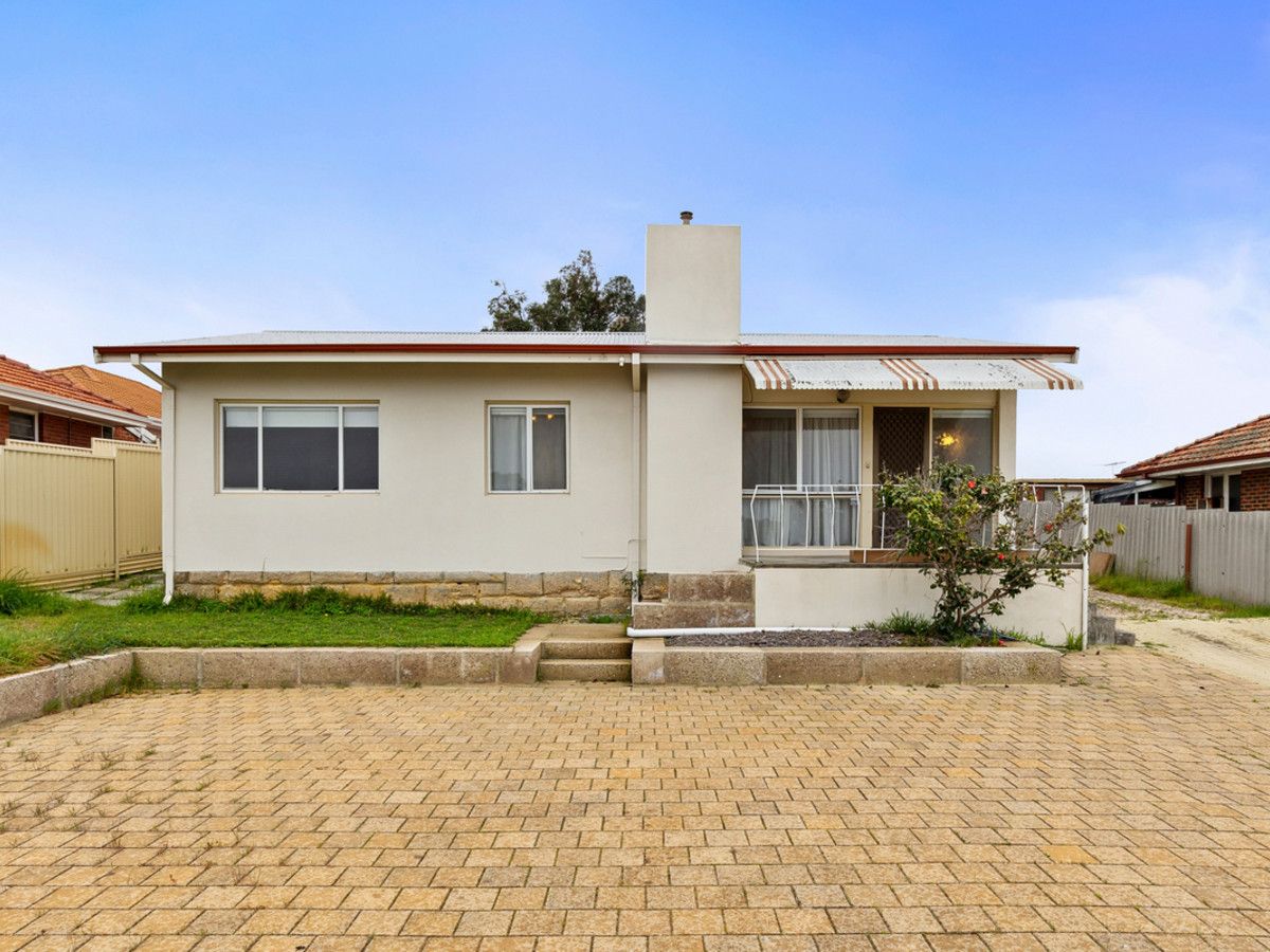 3 bedrooms House in 6 McKenzie Way EMBLETON WA, 6062