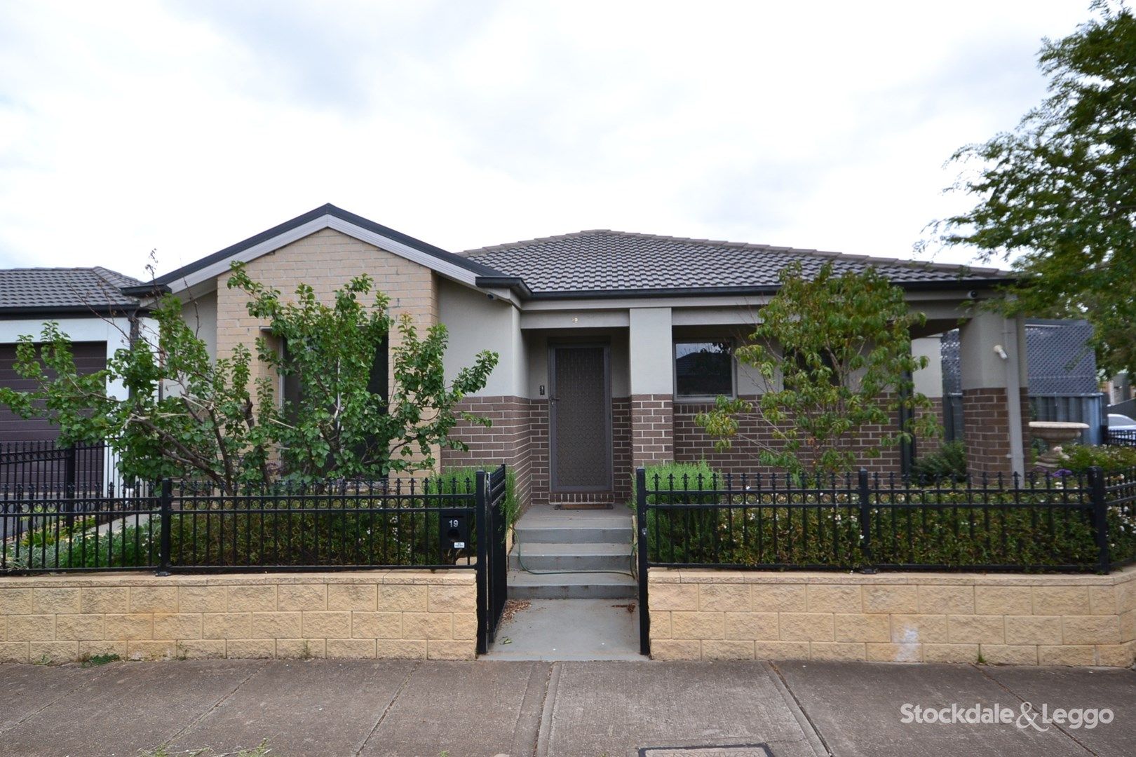 19 Erin Square, Deer Park VIC 3023 House For Rent 600 Domain