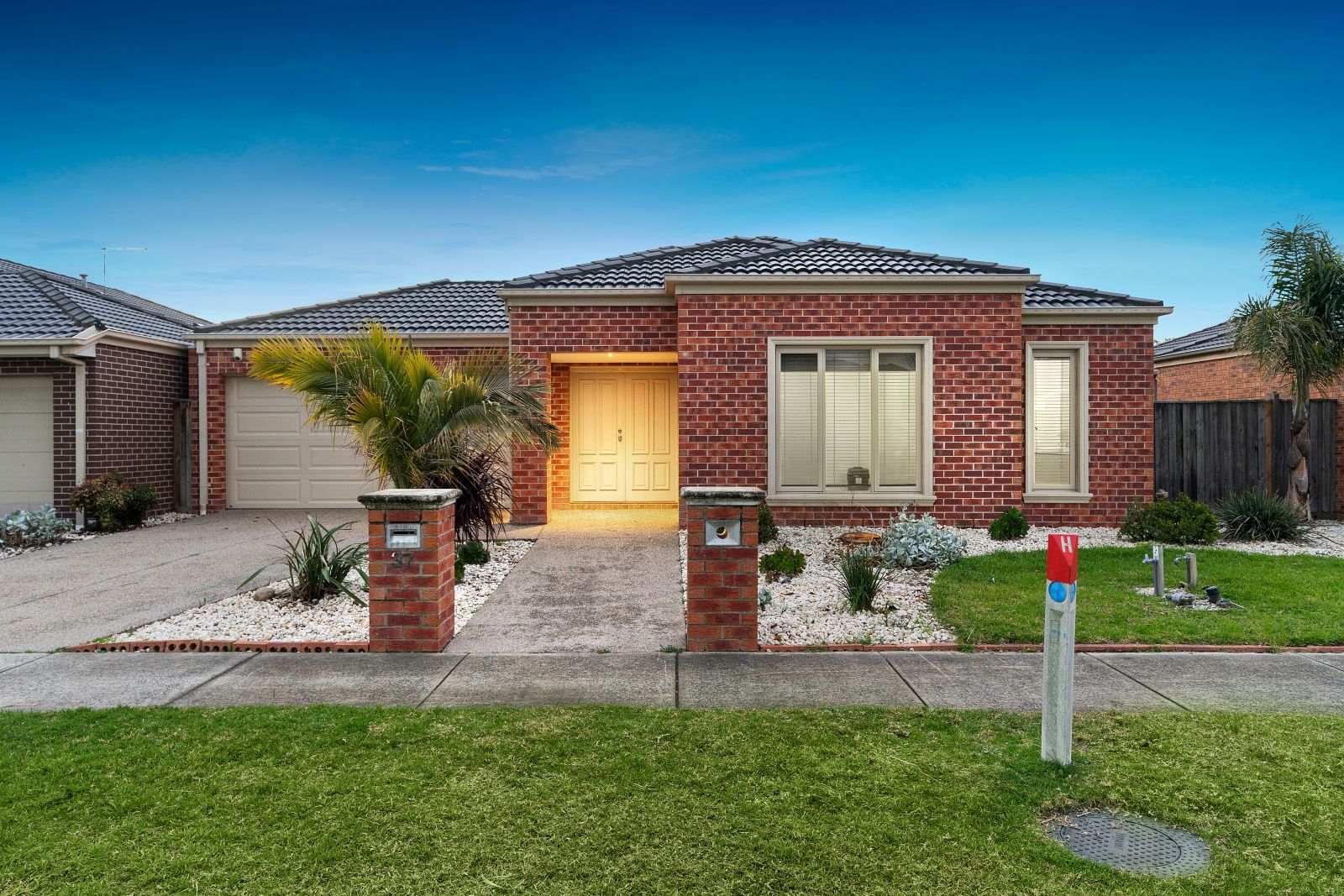 37 Charlbury Crescent, Cranbourne North Property History & Address