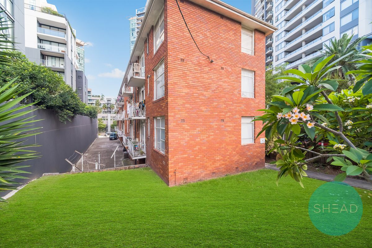 2 bedrooms Apartment / Unit / Flat in 4/3 Help Street CHATSWOOD NSW, 2067