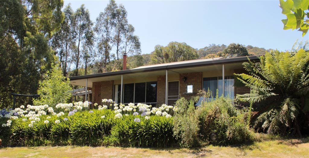 27 Shannon Court, Eildon VIC 3713, Image 0