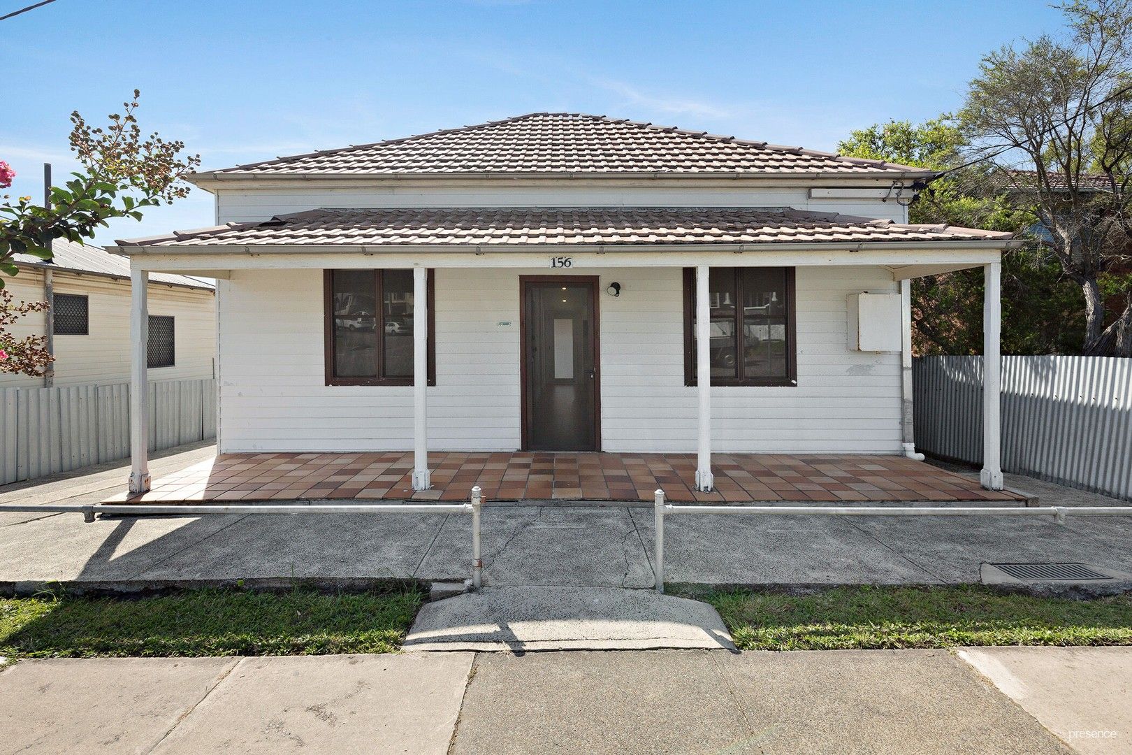 5 bedrooms House in 156 Teralba Road ADAMSTOWN NSW, 2289