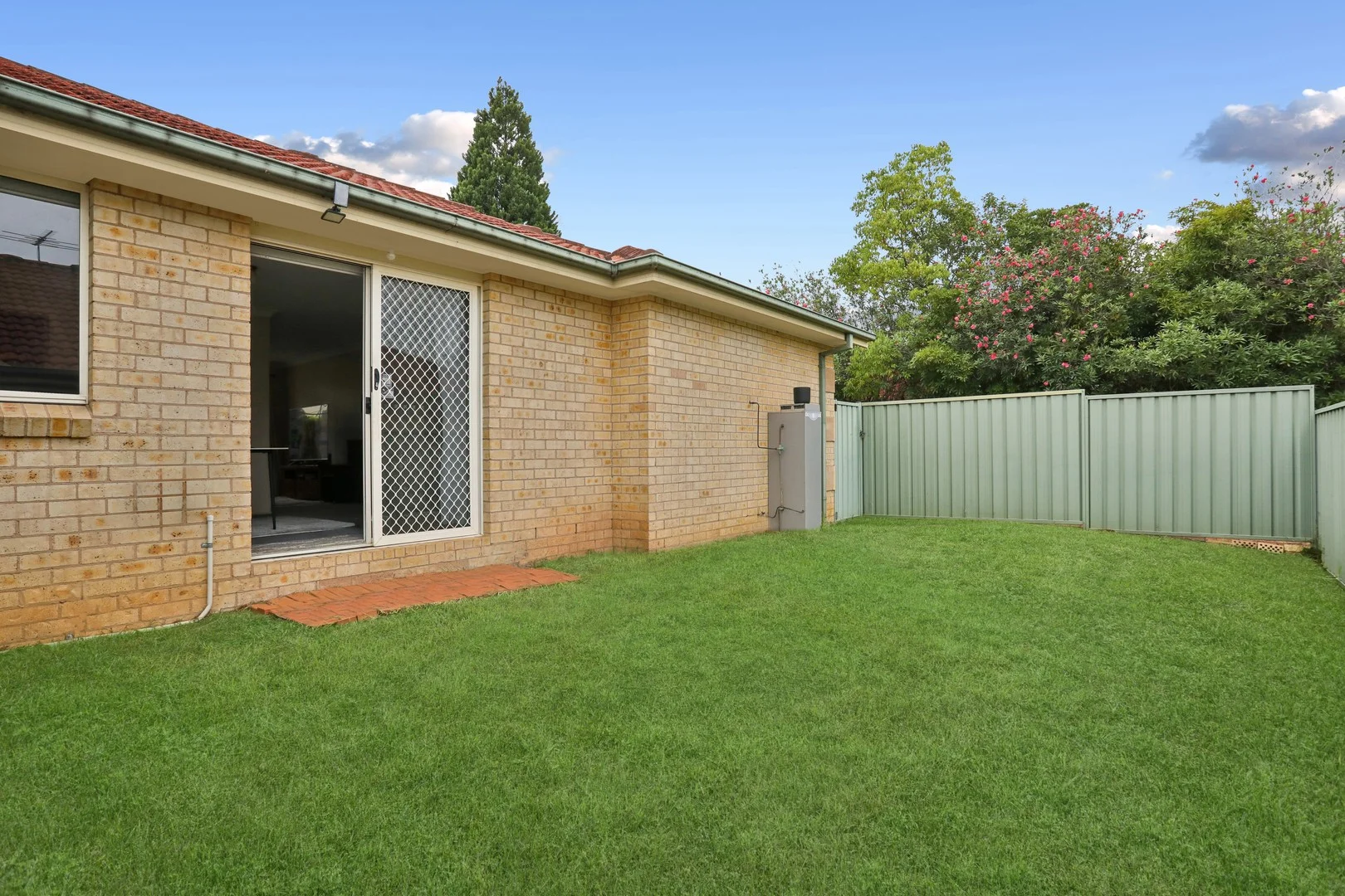 1/44 Ballandella Road, Toongabbie NSW 2146