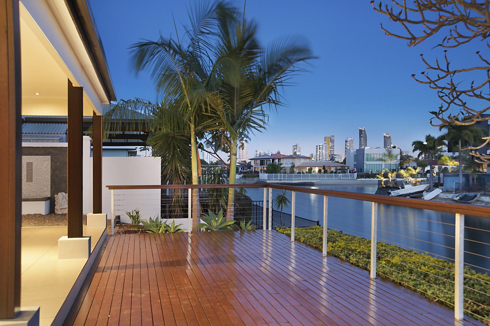 3 bedrooms House in 10 Alvarado Court BROADBEACH WATERS QLD, 4218