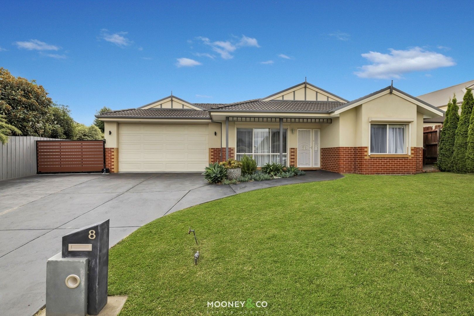 5 bedrooms House in 8 Lochgreen View CRANBOURNE VIC, 3977
