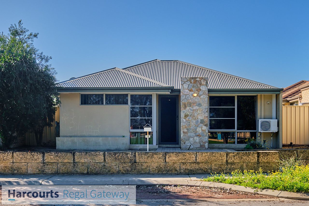 3 bedrooms House in 13 Observatory Avenue AUBIN GROVE WA, 6164