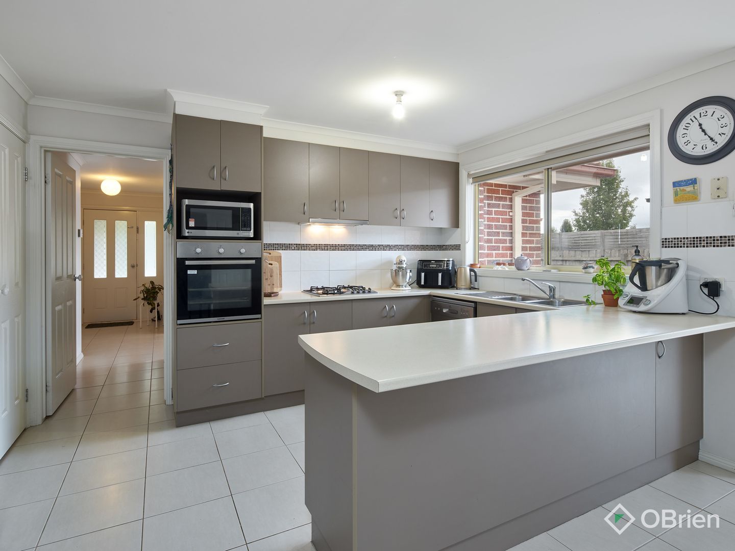 18 Clifford Drive, Drouin VIC 3818, Image 2