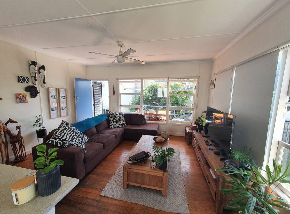 3 bedrooms House in 28 Petrel Avenue MERMAID BEACH QLD, 4218