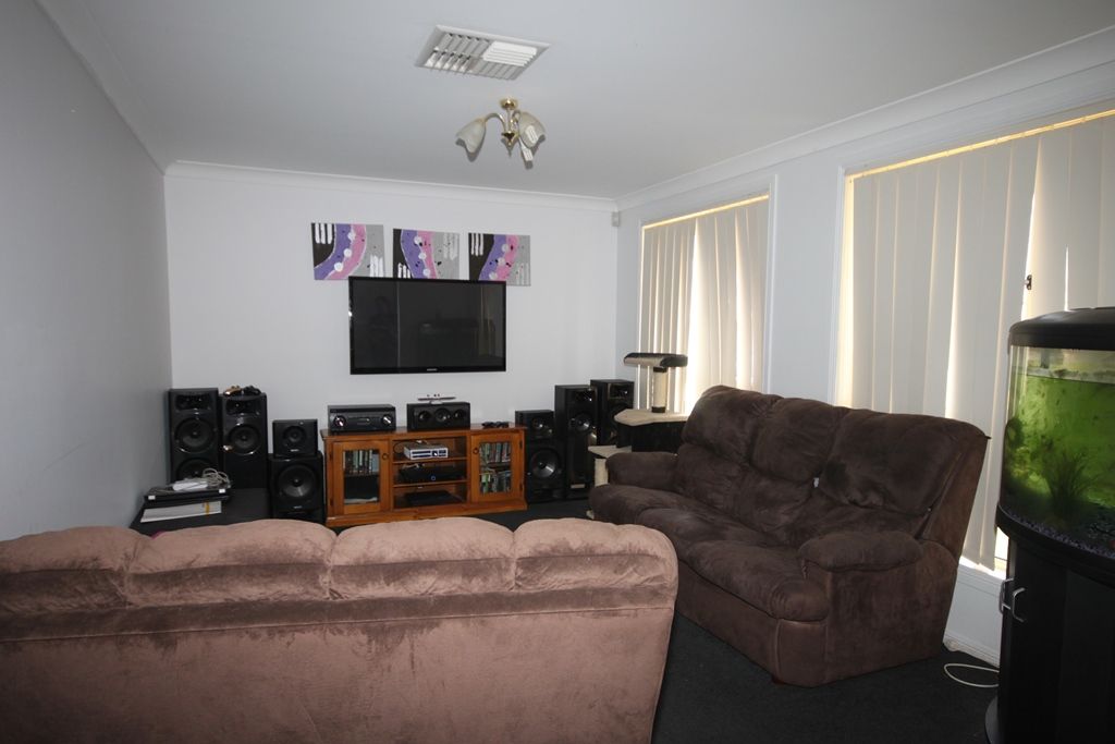 4 Burdekin Place, WESTDALE NSW 2340, Image 1