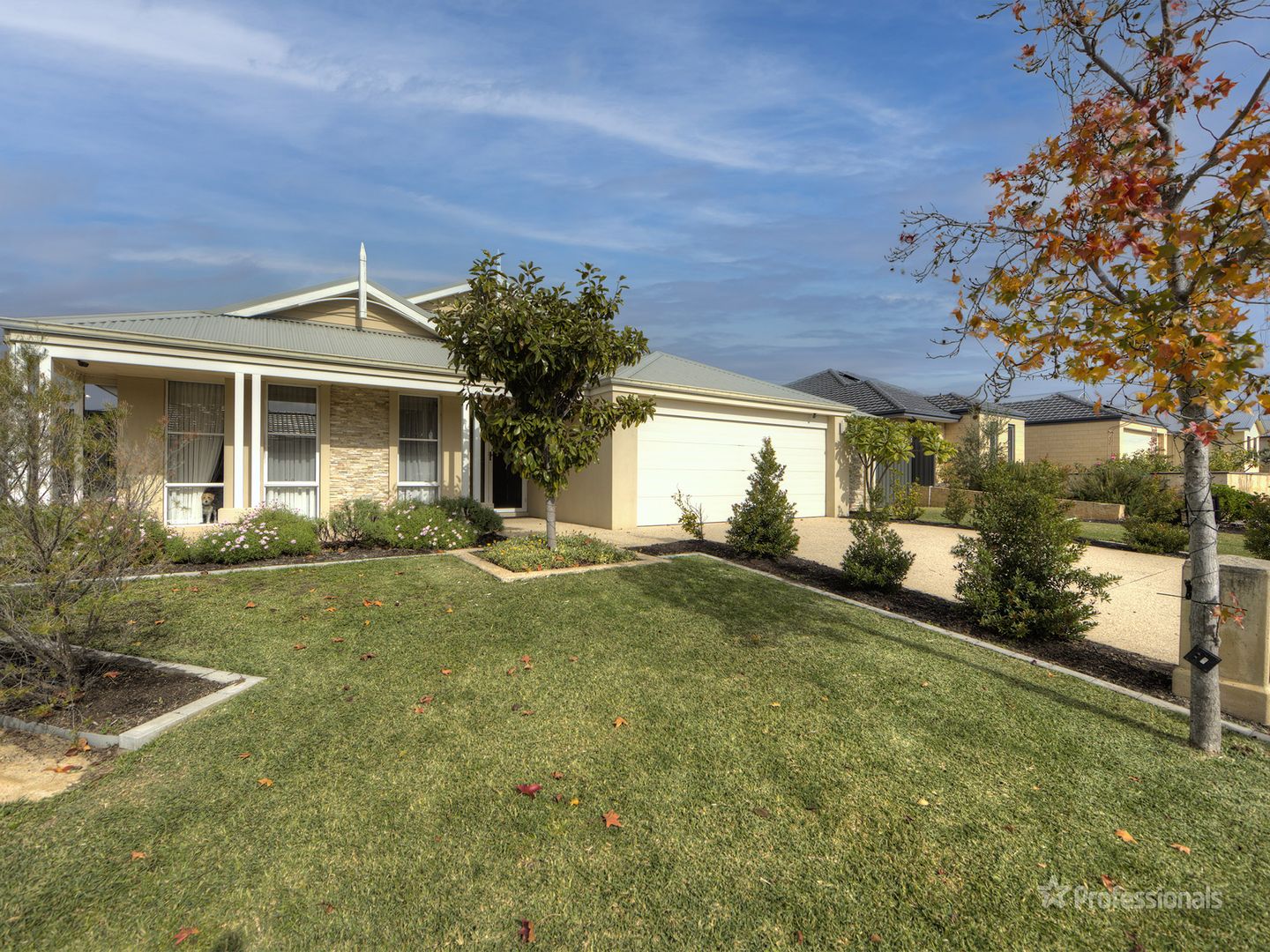 4 bedrooms House in 12 Amergin Street AVELEY WA, 6069