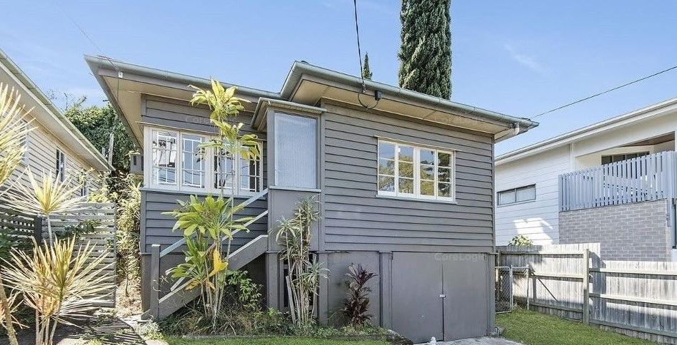 3 bedrooms House in 10 Newcross Street INDOOROOPILLY QLD, 4068