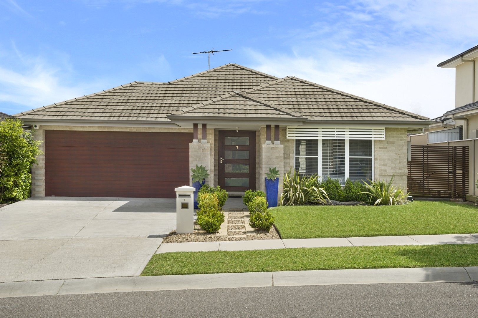 4 bedrooms House in 7 Montazah Street SPRING FARM NSW, 2570