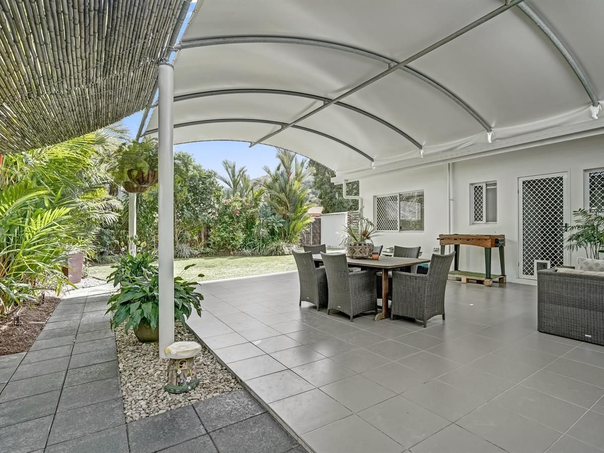 4 bedrooms House in 2 Redfern Place MOOROOBOOL QLD, 4870